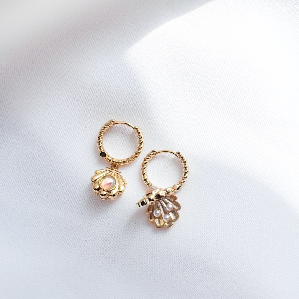 Elegant Gold and Pearl Earrings